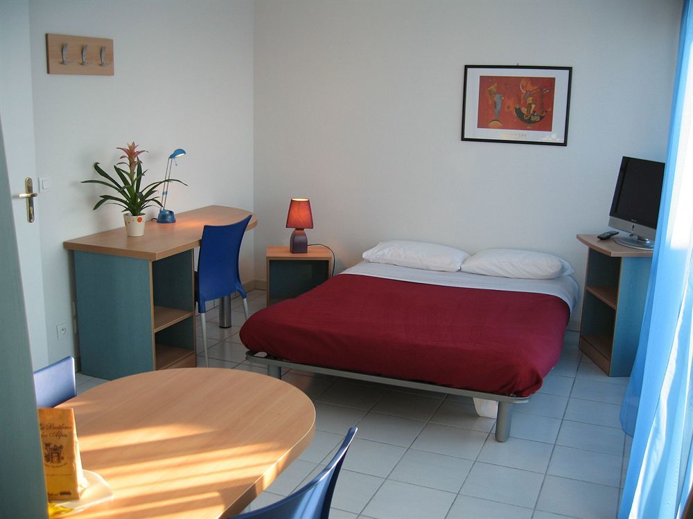 Sejours & Affaires Clermont Ferrand Park Republique Aparthotel Rom bilde